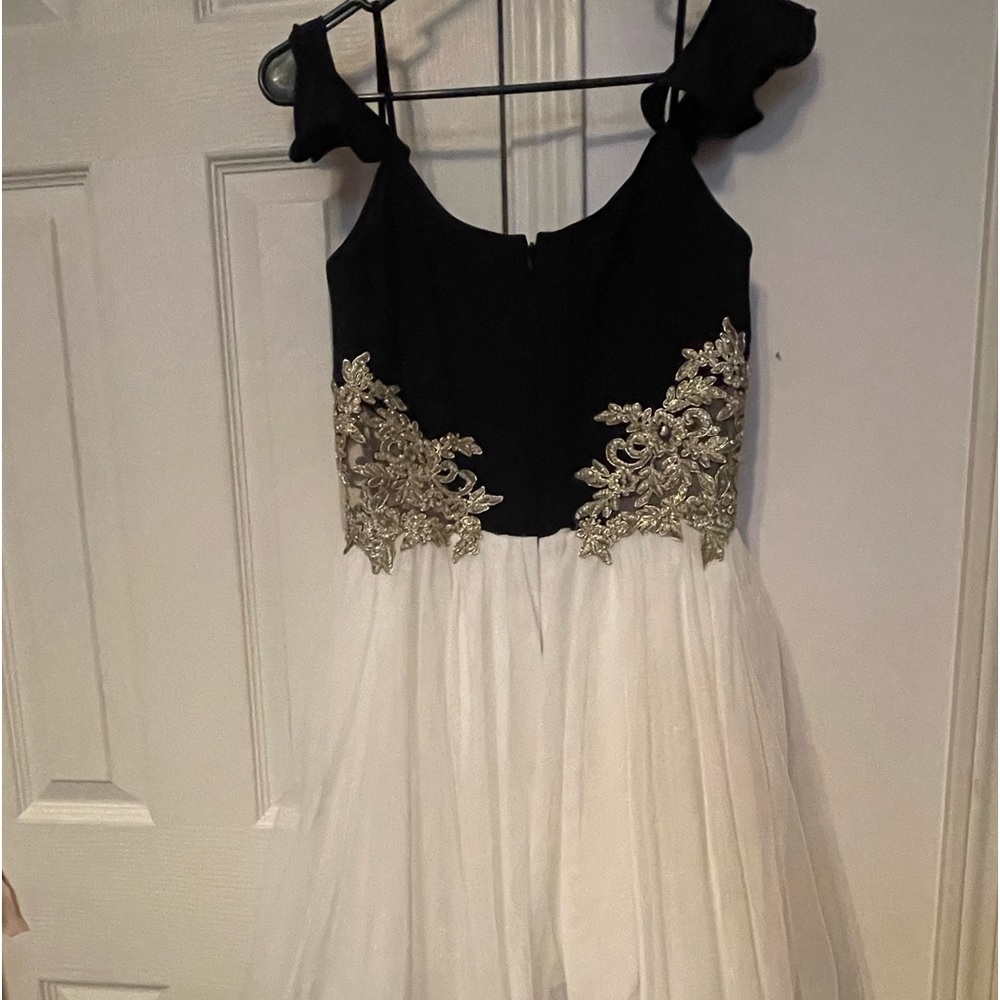 Blondie Nites short dress!! Size 5 & Amazing color combo⚡️🖤🤍